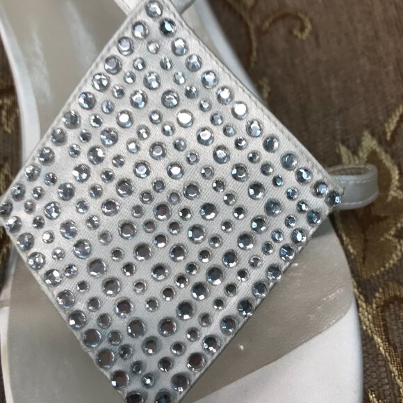 Dye-Able White Satin BLING Toe Thong Sandals, Formal Elegant Wedding Comfortable - Picture 4 of 16